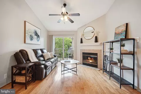 3310 Wyndham Cir #315, Alexandria, VA 22302