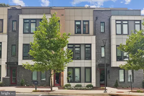 2824 Telek Pl, Alexandria, VA 22314