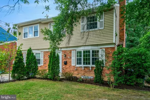 5187 Seminary Rd, Alexandria, VA 22311