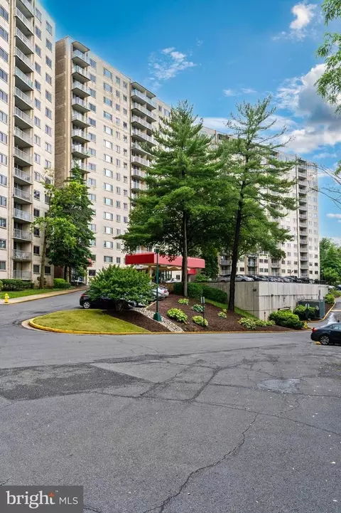 2500 N Van Dorn St #518, Alexandria, VA 22302