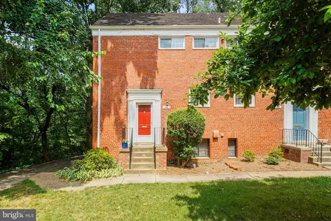 1557 Mount Eagle Pl, Alexandria, VA 22302