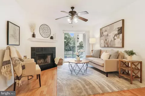 3310 Wyndham Cir #216, Alexandria, VA 22302