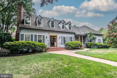 804 Hermitage Ct, Alexandria, VA 22302