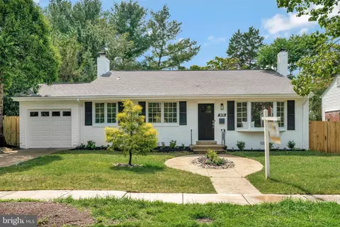512 Robinson Ct, Alexandria, VA 22302