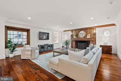 555 S Washington St #101, Alexandria, VA 22314