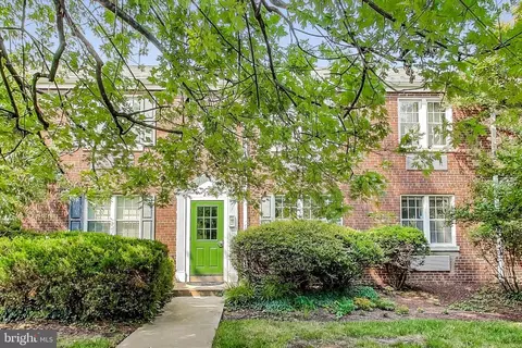 20 Auburn Ct #D, Alexandria, VA 22305