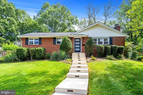 487 N Owen St, Alexandria, VA 22304