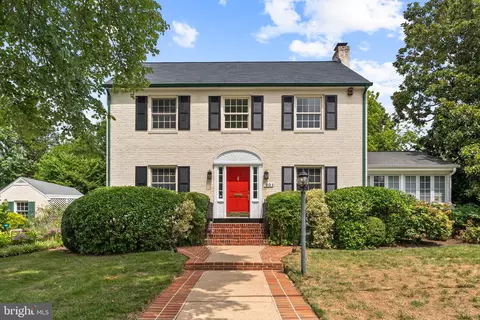 501 Hilltop Ter, Alexandria, VA 22301