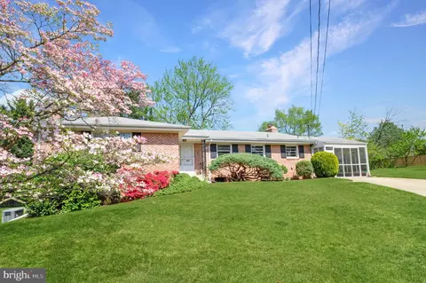 1425 Knox Pl, Alexandria, VA 22304