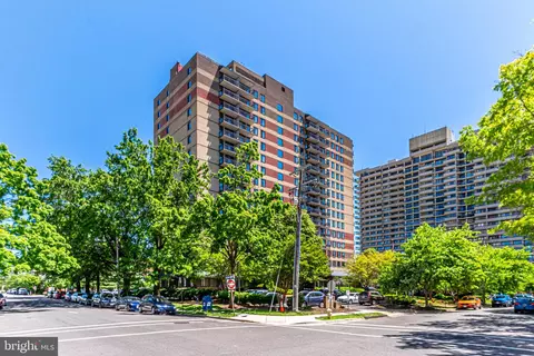 801 N Pitt St #416, Alexandria, VA 22314