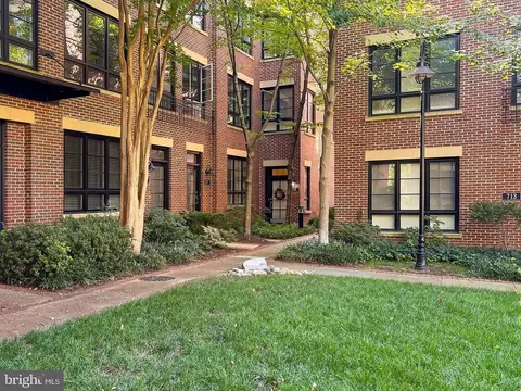 715 N Fayette St, Alexandria, VA 22314