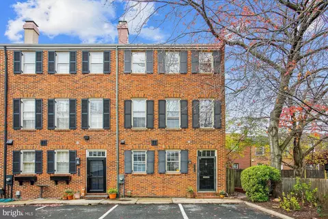 1316 Seaport Ln, Alexandria, VA 22314