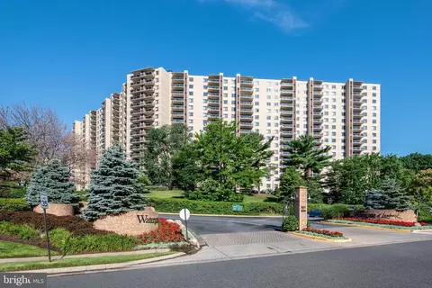 309 Yoakum Pkwy #1402, Alexandria, VA 22304