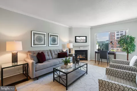 3101 N Hampton Dr #502, Alexandria, VA 22302