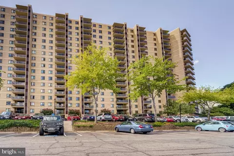 203 Yoakum Pkwy #614, Alexandria, VA 22304