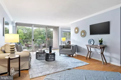 2500 N Van Dorn St #402, Alexandria, VA 22302