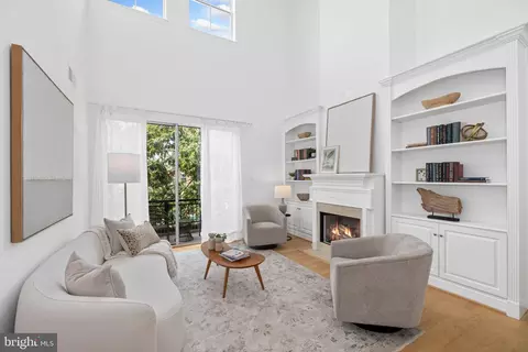 621 N Saint Asaph St #308, Alexandria, VA 22314