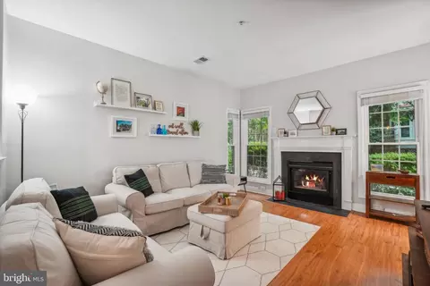 2350 Garnett Dr #4, Alexandria, VA 22311