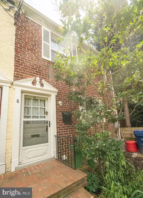 8 Kennedy St, Alexandria, VA 22305