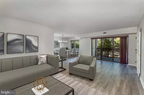307 Yoakum Pkwy #224, Alexandria, VA 22304