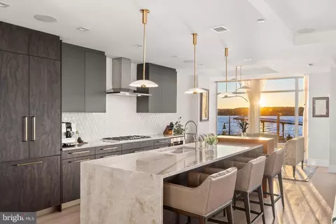 310 Strand St #204, Alexandria, VA 22314