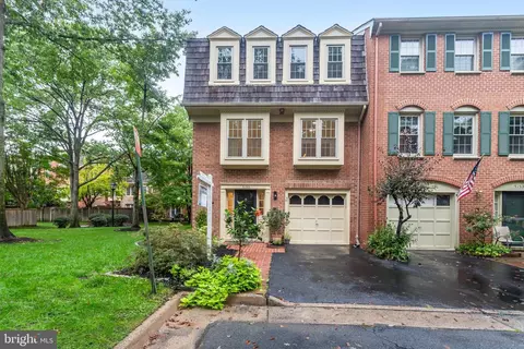 5155 Heritage Ln, Alexandria, VA 22311