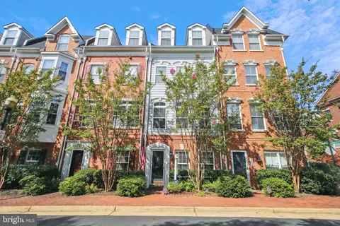 5003 Donovan Dr, Alexandria, VA 22304