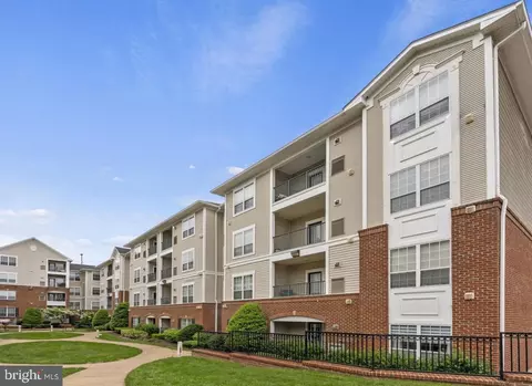 4850 Eisenhower Ave #322, Alexandria, VA 22304