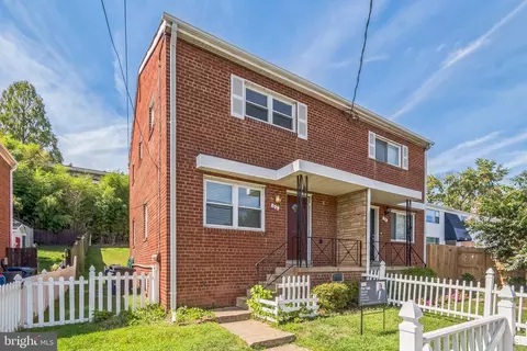 52 W Taylor Run Pkwy, Alexandria, VA 22314
