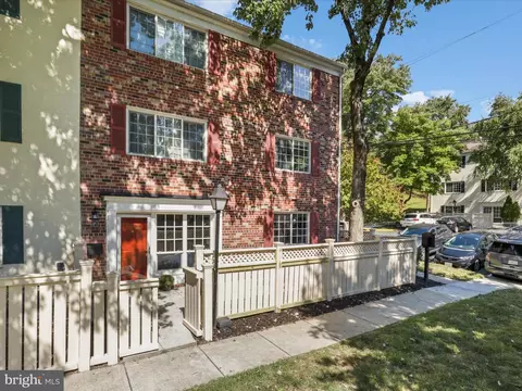 1369 N Van Dorn St N, Alexandria, VA 22304