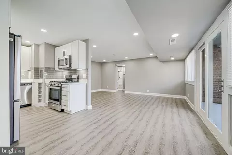 5851 Quantrell Ave #207, Alexandria, VA 22312