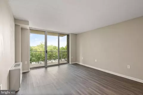 2500 N Van Dorn St N #319, Alexandria, VA 22302