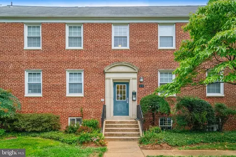 702 S Fayette St #22, Alexandria, VA 22314