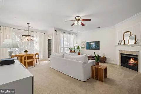 1724 Osage St #304, Alexandria, VA 22302