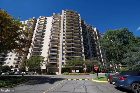 203 Yoakum Pkwy #209, Alexandria, VA 22304
