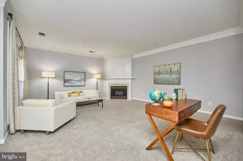 1735 Kingsgate Ct #304, Alexandria, VA 22302