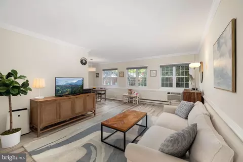 3630 Valley Dr, Alexandria, VA 22302