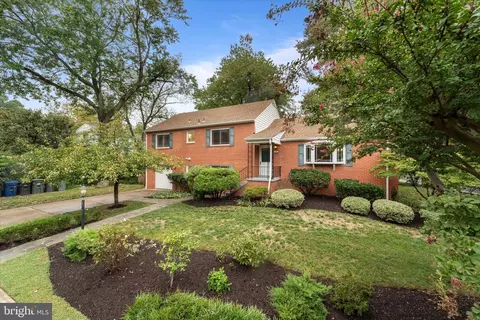 452 W Taylor Run Pkwy, Alexandria, VA 22314