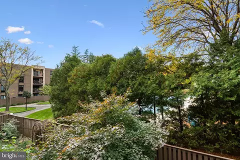 805 N Howard St #229, Alexandria, VA 22304