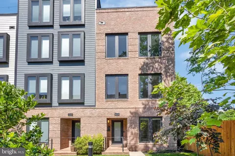 609 Slade Ct, Alexandria, VA 22314