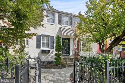 1121 Powhatan St, Alexandria, VA 22314