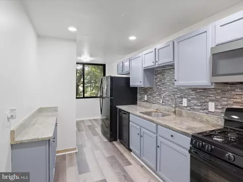 501 N Armistead St #101, Alexandria, VA 22312
