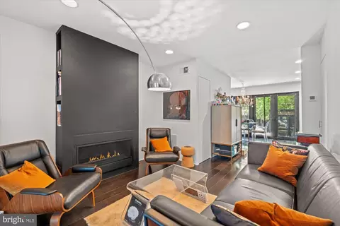1323 Pendleton St, Alexandria, VA 22314