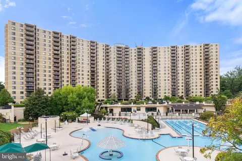307 Yoakum Pkwy #1517, Alexandria, VA 22304