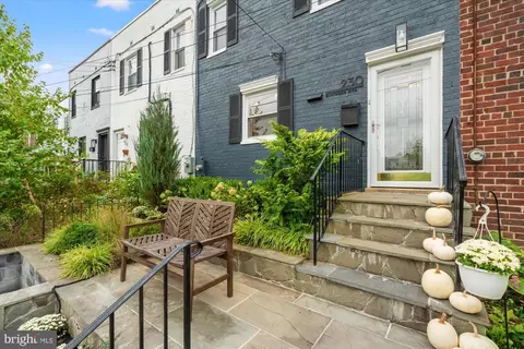 230 Burgess Ave, Alexandria, VA 22305