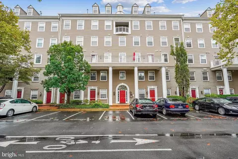 1304 Roundhouse Ln #312, Alexandria, VA 22314