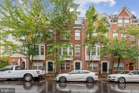 178 Martin Ln, Alexandria, VA 22304