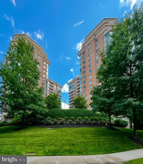3101 N Hampton Dr #814, Alexandria, VA 22302