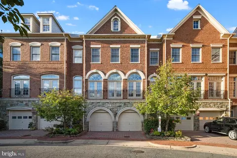 4909 Donovan Dr, Alexandria, VA 22304
