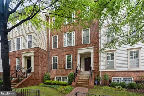 729 Massey Ln #B, Alexandria, VA 22314